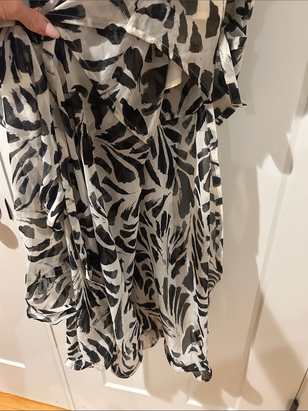One-Shoulder Black and White Leaf-Print Ruffle Dress - Picture 5 of 6